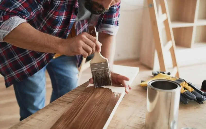 Verniz e acessórios de pintura